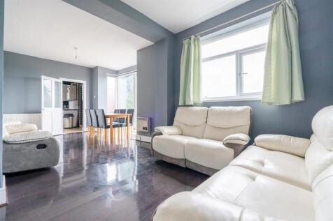 Family Room 2.jpg