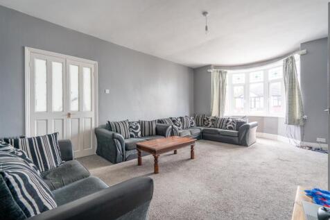 Living Room 1.jpg