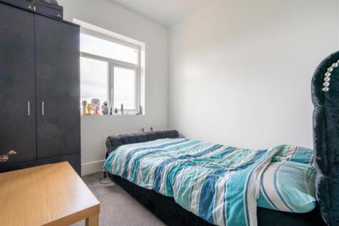 Bed 3.jpg
