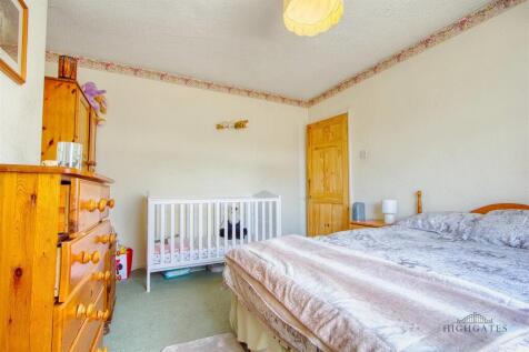 Bedroom 1.jpg