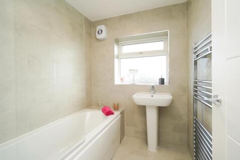 11. Bathroom.jpg