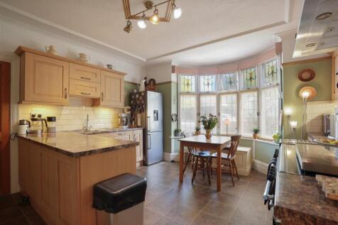 Kitchen 1.jpg