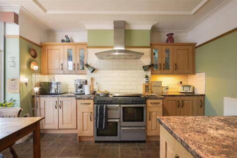 Kitchen 2.jpg