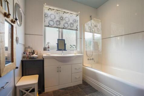 Bathroom.jpg