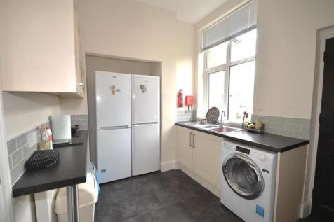 Kitchen 2.JPG