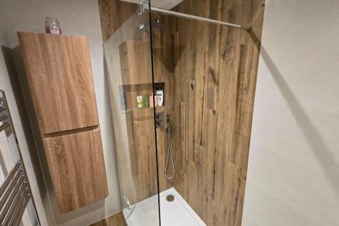 Bedroom Bathroom 