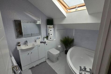 Bathroom (1st floor)