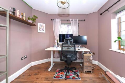 Downstairs bedroom.jpg