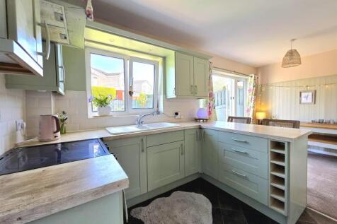 Kitchen x2.jpg