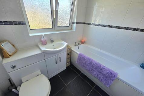 Bathroom.jpg