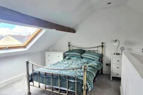 hall st 13.jpg