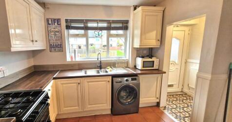 Kitchen two.jpg