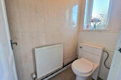 downstairs wc.jpg