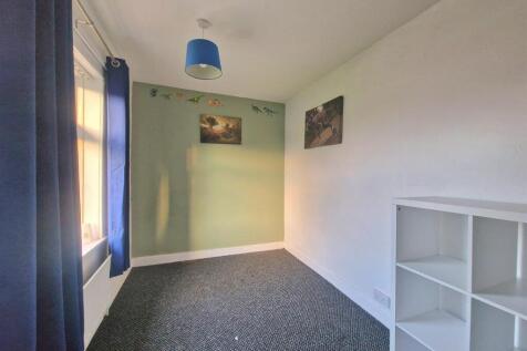 third bedroom.jpg