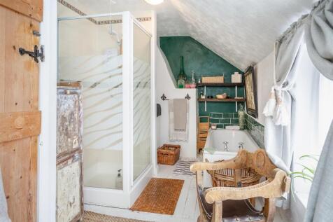 15_bathroom_a.jpg