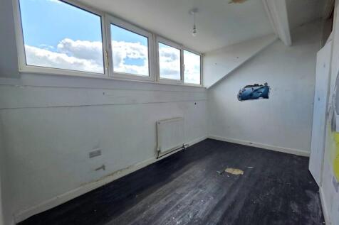 bed 3 (2nd floor)