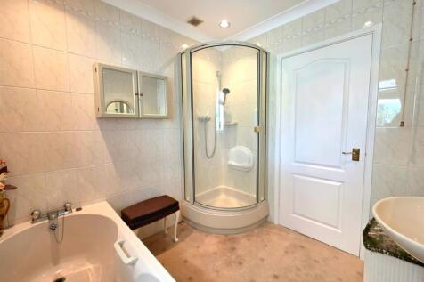 Bathroom 1.jpg