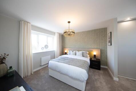 Large main bedroom