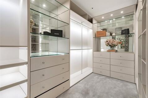 Walk-In Wardrobe