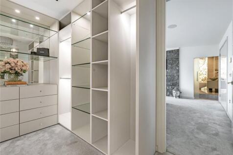 Walk-In Wardrobe