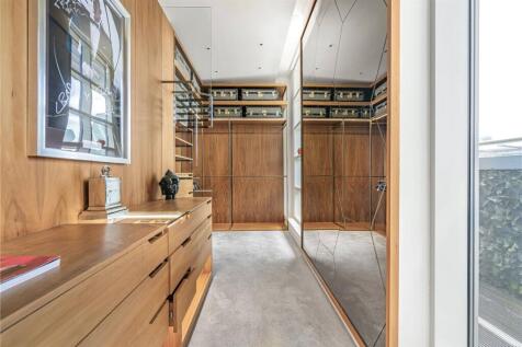 Walk-In Wardrobe