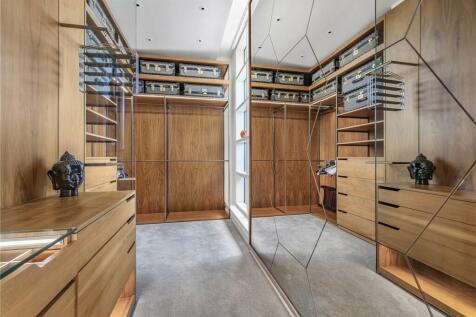 Walk-In Wardrobe