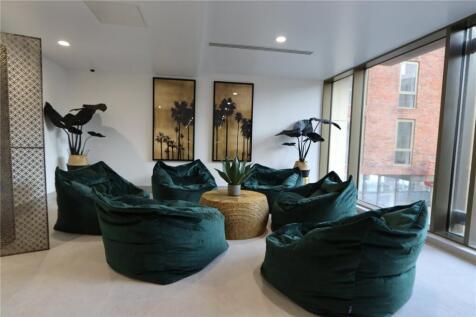 Pool Lounge