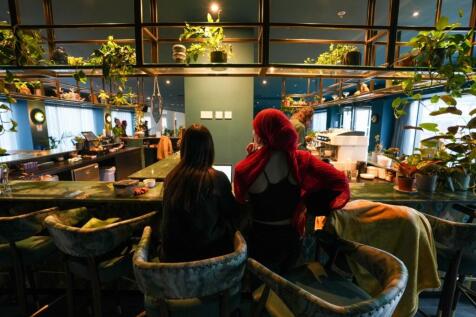 NOM Cafe