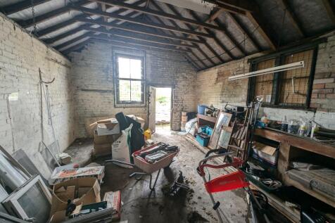 Garage / Workshop