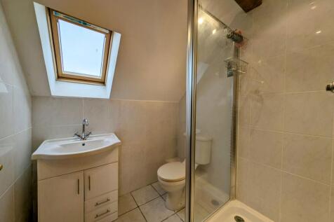 En-suite Bedroom 5