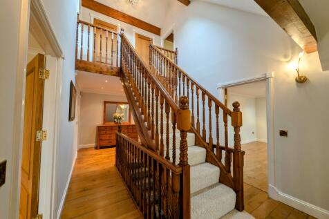 Landing staircase