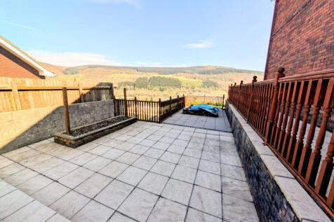 Side patio
