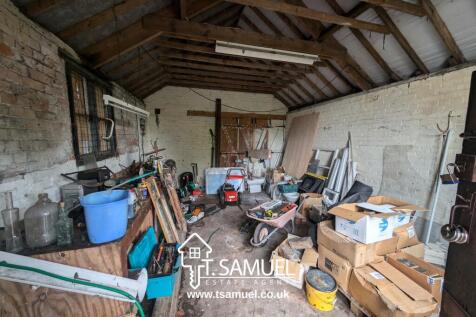 Garage / Workshop
