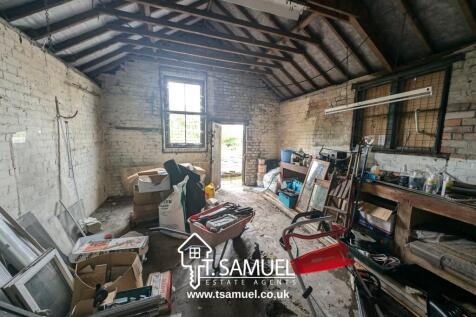 Garage / Workshop