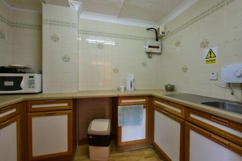 COMMUNAL KITCHEN