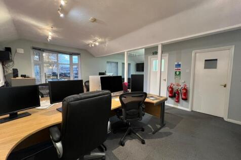 214 Station Road Addlestone 1.jpg