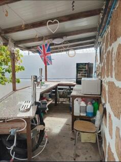 Outside Bar