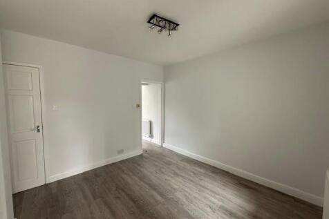 63 Oakfield Street Dining.jpg