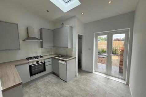63 Oakfield Street Kitchen.jpg