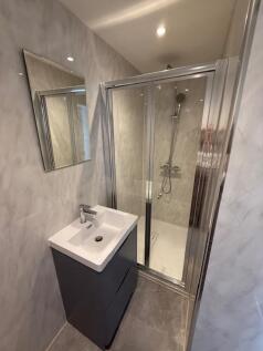 63 Oakfield Street Bathroom 1.jpg