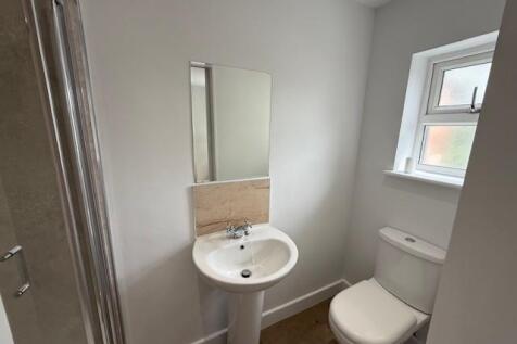 63 Oakfield Street Bathroom 2.jpg