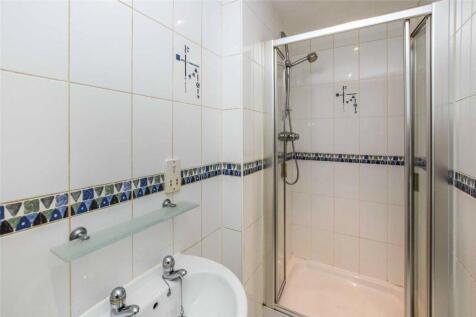 Flat 1 17 Heath Ensuite.jpg