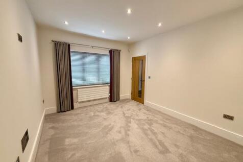 4 Newmarket Lounge.jpg