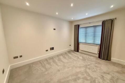 4 Newmarket Lounge2.jpg