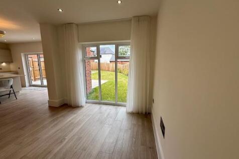 4 Newmarket Dining2.jpg