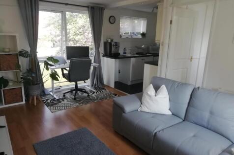 Lounge to kitchen