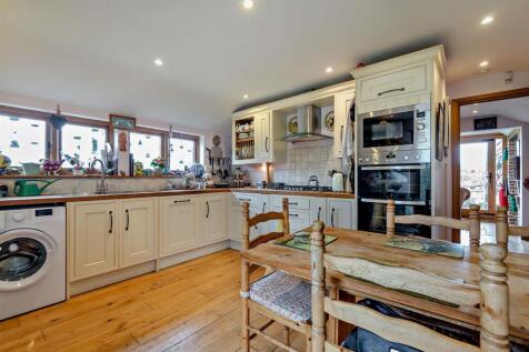 BB Kitchen2.jpg