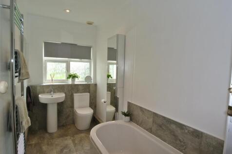 Family Bathroom.JPG