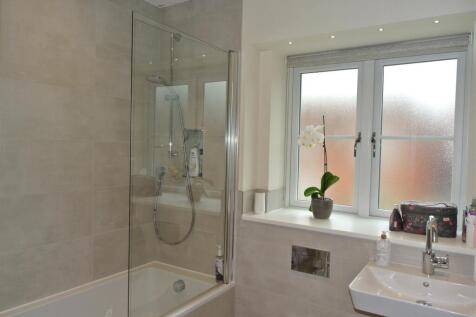 Family Bathroom.JPG