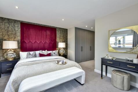 Principal Bedroom - The Foxglove, Number 1 Show